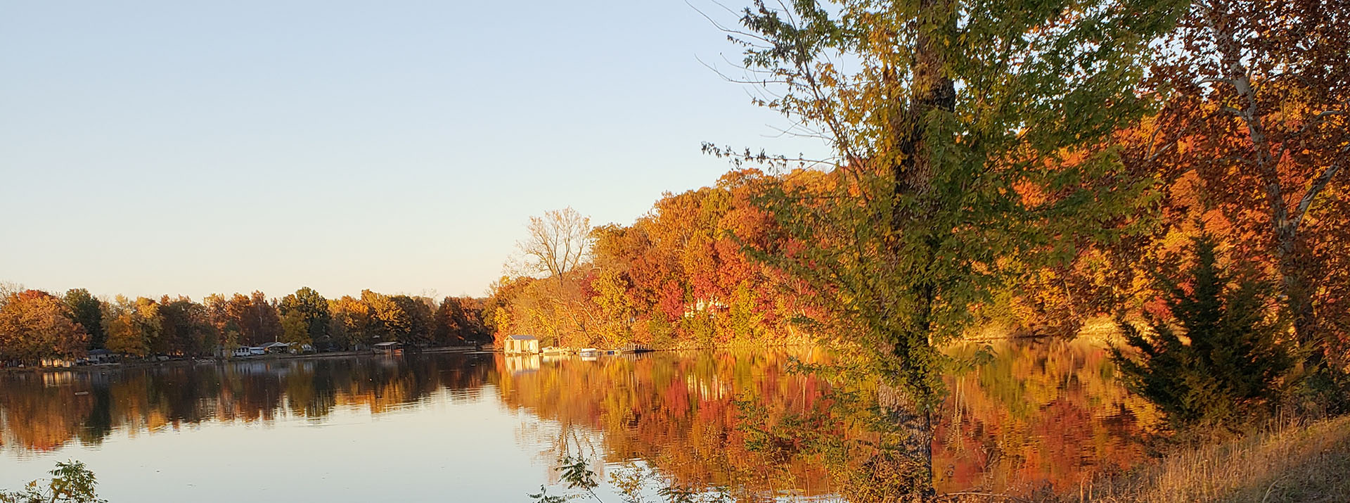 Autumn at the lake